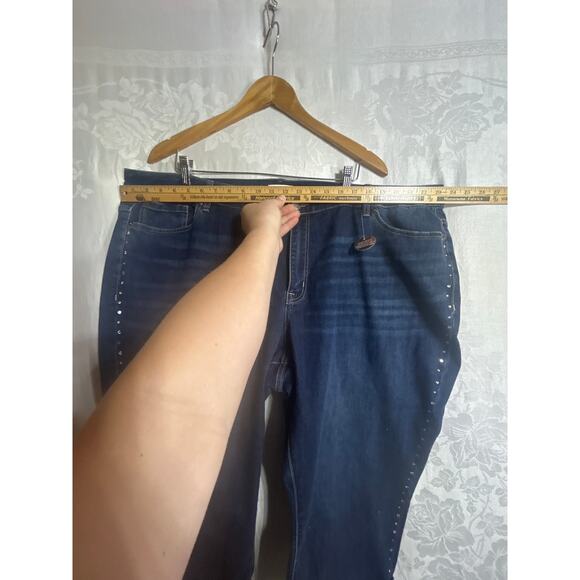 Lane Bryant Jeans 26 Capri Mid Rise Pedal NEW Signature Magic Waist Rhinestone - Picture 7 of 15